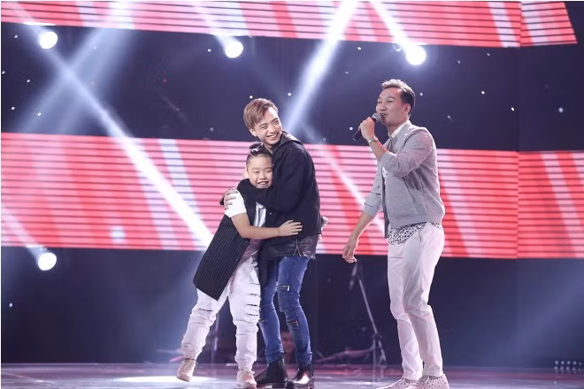 The Voice Kids tập 5: Cậu bé 'búi tóc' Quốc Thái khiến sân khấu bùng cháy ảnh 11