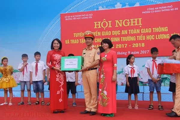 Tuyên truyền an toàn giao thông cho học sinh tiểu học từ đầu năm học mới ảnh 3