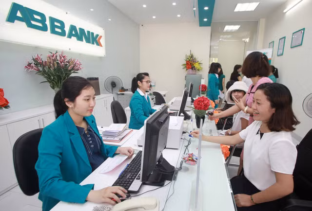 Phấu đấu giảm lãi suất nhưng cẩn trọng lạm phát ảnh 1