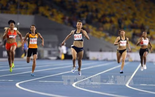 SEA Games 29: Xuất sắc trên đường đua 200m, Tú Chinh giành HCV ảnh 1