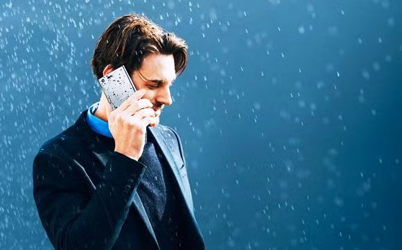 Những lưu ý khi dùng thiết bị điện tử trong ngày mưa ảnh 1