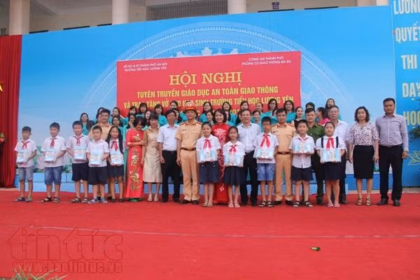 Tuyên truyền an toàn giao thông cho học sinh tiểu học từ đầu năm học mới ảnh 4