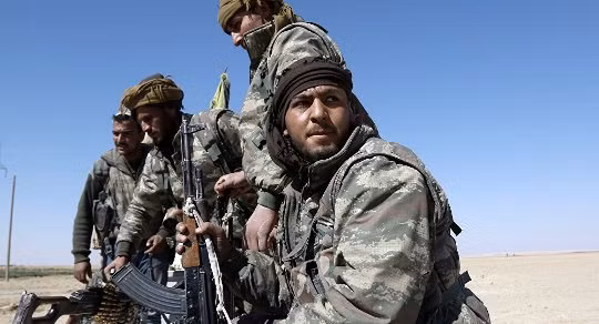 Chạy đua với quân chính phủ Syria, Mỹ chuyển vũ khí hạng nặng cho SDF giải phóng Deir ez-Zor ảnh 1