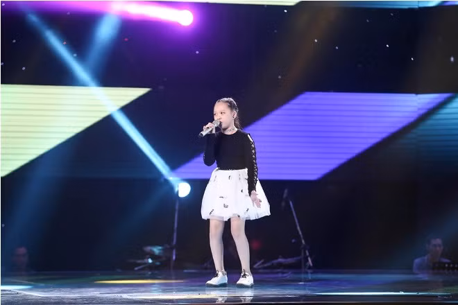 The Voice Kids tập 5: Soobin Hoàng Sơn phát cuồng trèo lên ghế nóng nghe Hoài Ngọc hát ảnh 3