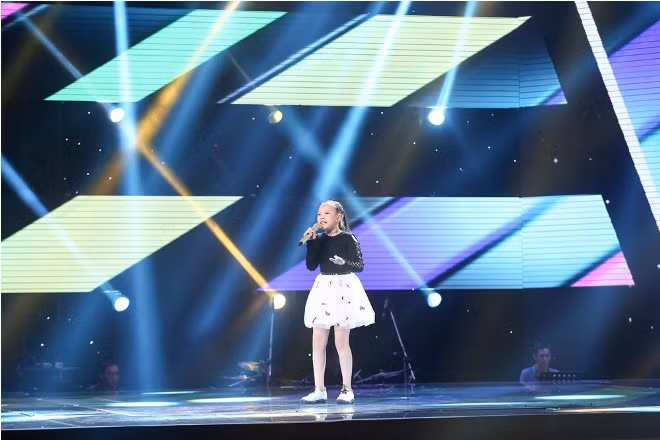 The Voice Kids tập 5: Soobin Hoàng Sơn phát cuồng trèo lên ghế nóng nghe Hoài Ngọc hát ảnh 4