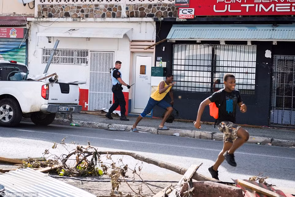 Hậu bão Irma, tù nhân vượt ngục, hội hôi của thi nhau ‘làm loạn’ Caribe ảnh 1