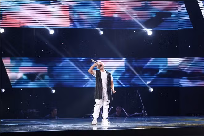 The Voice Kids tập 5: Cậu bé 'búi tóc' Quốc Thái khiến sân khấu bùng cháy ảnh 6