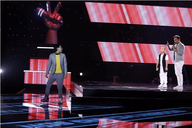 The Voice Kids tập 5: Cậu bé 'búi tóc' Quốc Thái khiến sân khấu bùng cháy ảnh 7