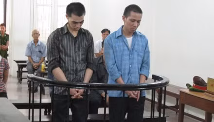 Phạt tù 2 đối tượng cưỡng đoạt tài sản của cảnh sát giao thông ảnh 1