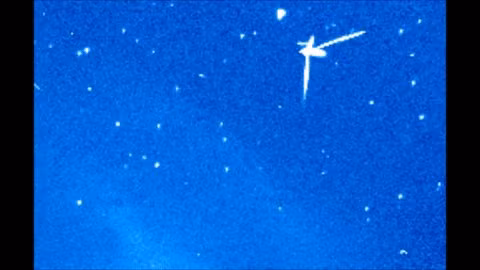 NASA ghi được hình tàu ngoài hành tinh hút năng lượng Mặt trời? ảnh 1