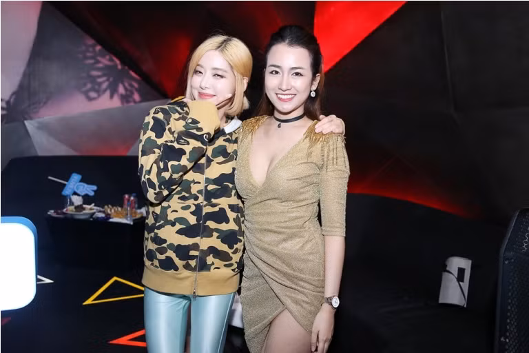 DJ Trang Moon đọ vẻ nhí nhảnh với DJ Hàn Quốc ảnh 4