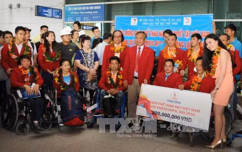 Đoàn thể thao người khuyết tật trở về trong vinh quang ảnh 3