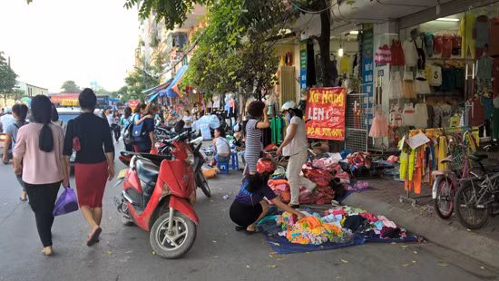 "Liều thuốc" nào cho tình trạng lấn chiếm vỉa hè - Bài 1 ảnh 1