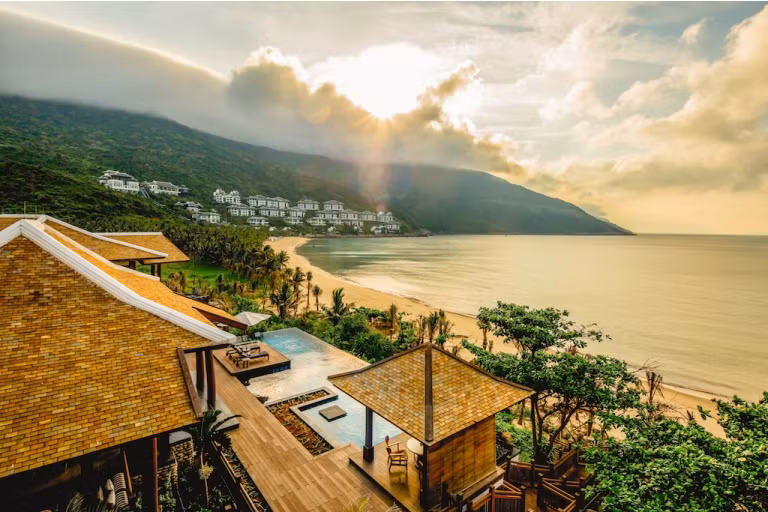 InterContinental Đà Nẵng tiếp tục được Tạp chí Business Traveller vinh danh ảnh 1