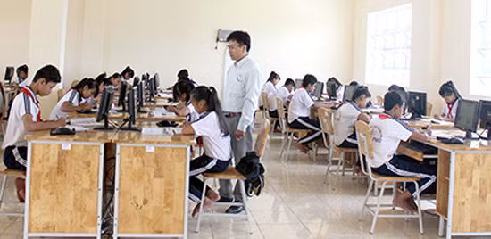Thêm cơ hội học tập cho học sinh dân tộc thiểu số ảnh 1