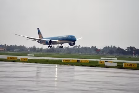 Vietnam Airlines điều chỉnh bay do ảnh hưởng bão Malakas ảnh 1