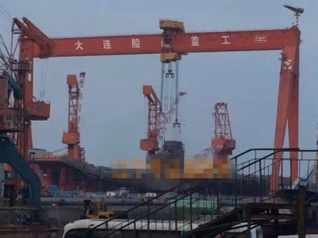 Trung Quốc gấp rút hoàn thành tàu sân bay để bố trí ở Biển Đông ảnh 2