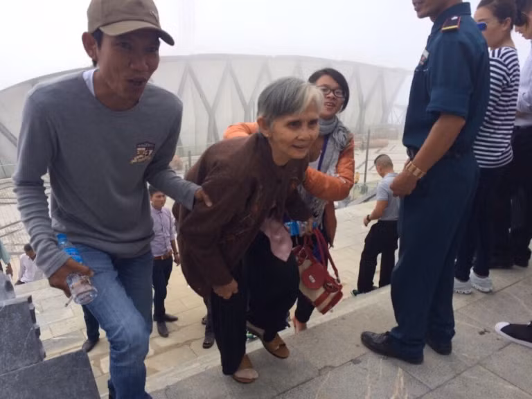 Sững sờ với mùa lúa chín rực rỡ nhìn từ Fansipan ảnh 7