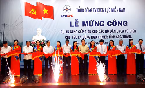 Niềm vui khi điện về phum sóc ảnh 1