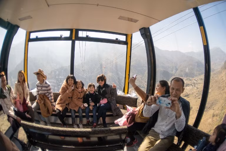 Sững sờ với mùa lúa chín rực rỡ nhìn từ Fansipan ảnh 2