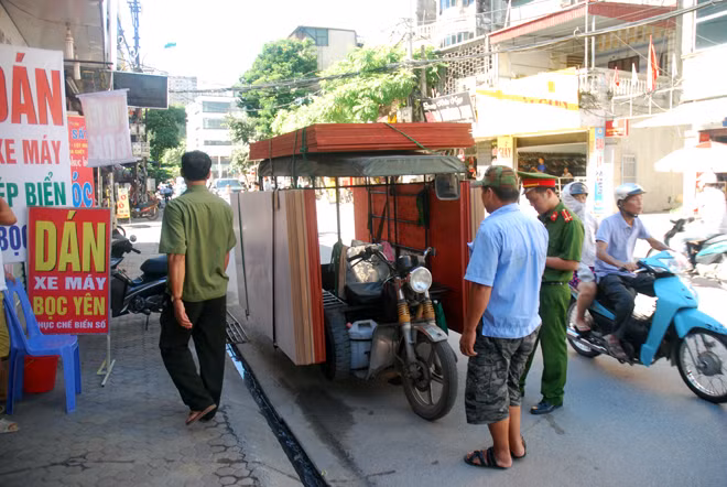 Kinh hoàng "máy chém" nghênh ngang giữa phố ảnh 9