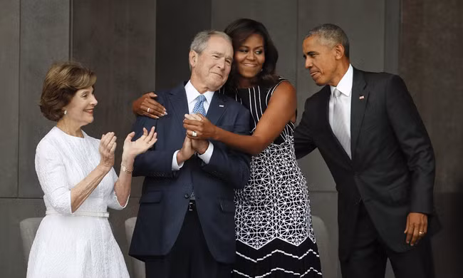 Tình bạn đẹp giữa ông Bush và Đệ nhất Phu nhân Mỹ ảnh 1