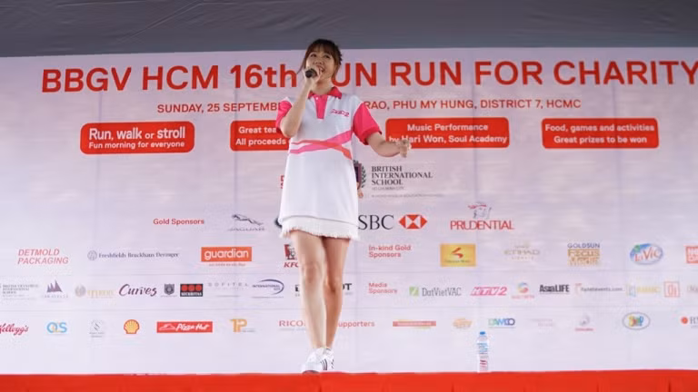 Hari Won hào hứng chạy bộ từ thiện cùng hơn 10.000 người ảnh 7