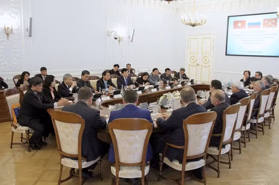 Phó Thủ tướng Trịnh Đình Dũng làm việc tại Saint-Petersburg, Nga ảnh 1