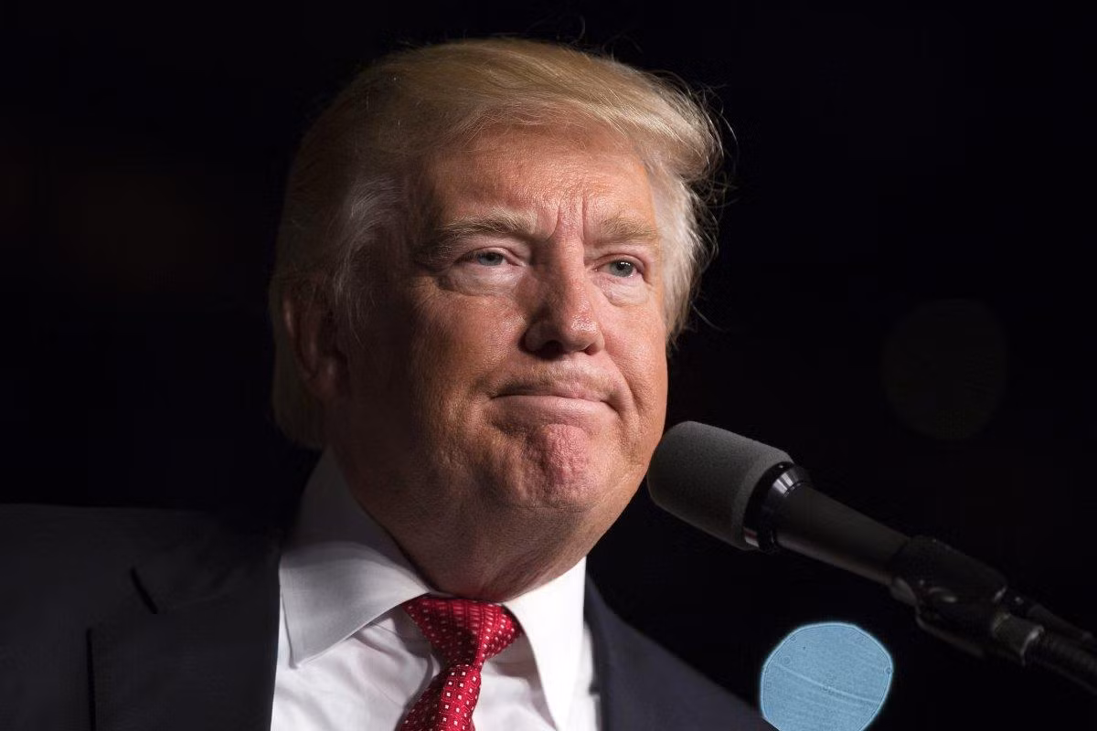 Dính lùm xùm tiền từ thiện, ông Trump bị tố là "kẻ lừa đảo" ảnh 1