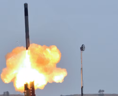 Ấn Độ phát triển tên lửa BrahMos phiên bản mới ảnh 1