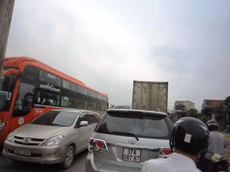 Nghe điện thoại trên đường sắt, bị tàu cán chết ảnh 2