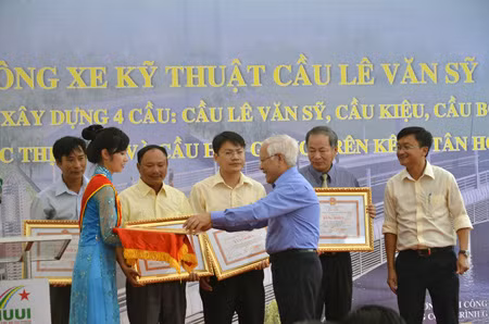 TPHCM thông kỹ thuật cầu Lê Văn Sỹ ảnh 3