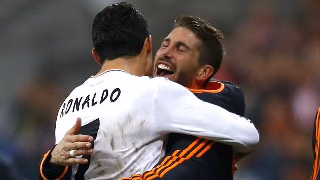 Đả hổ ngay tại Allianz Arena, Ronaldo đi vào lịch sử Champions League ảnh 1