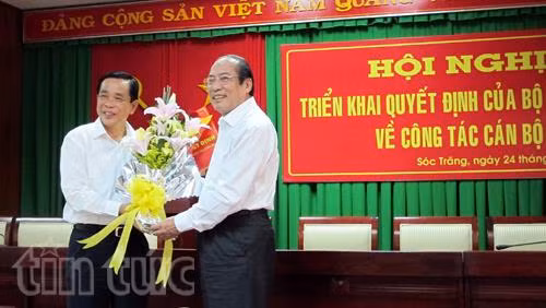 Trao Quyết định của Bộ Chính trị về nhân sự tỉnh Sóc Trăng ảnh 1