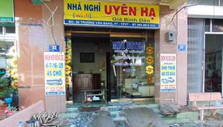 Cháy nhà nghỉ, nhiều người nhảy xuống đất ảnh 1
