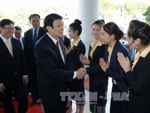 Báo chí Lào đưa đậm nét chuyến thăm của Chủ tịch nước ảnh 1
