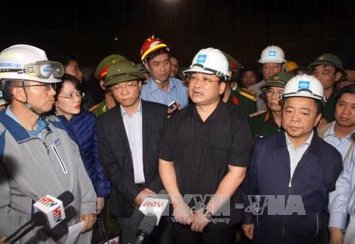 Phó Thủ tướng Hoàng Trung Hải tới hiện trường sập giàn giáo ảnh 2