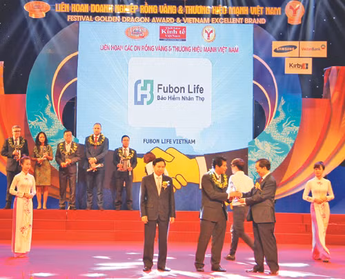 Fubon Life Việt Nam nhận 'Giải thưởng Rồng Vàng 2014' ảnh 1