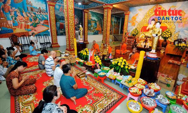 Đồng bào Khmer TP Hồ Chí Minh đón lễ Sene Dolta đầm ấm