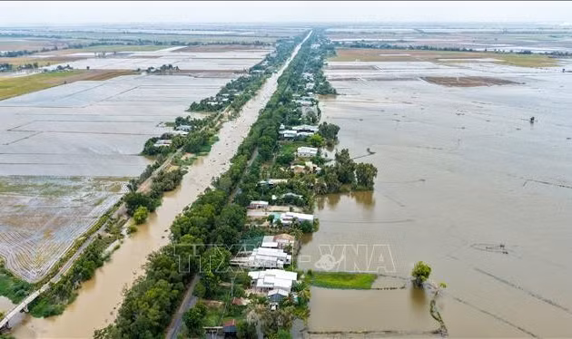 Bảo đảm an toàn cho học sinh trên đường đến trường trong mùa mưa lũ