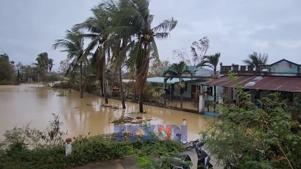 Mưa lũ gây chia cắt, cô lập hàng trăm hộ dân tại Gia Lai