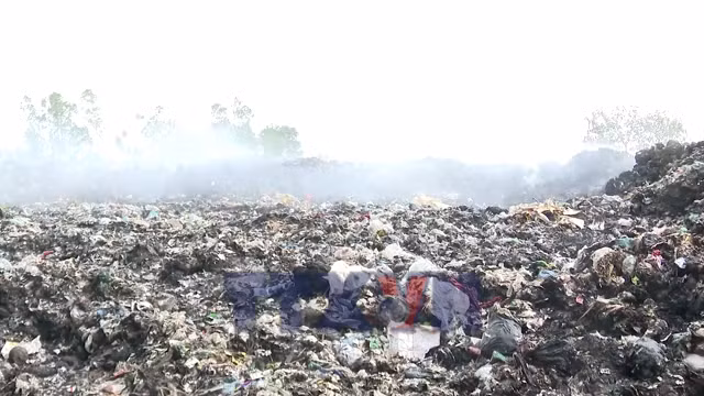 Rác thải bủa vây vì lò đốt tê liệt ở Diên Hà, Hưng Yên