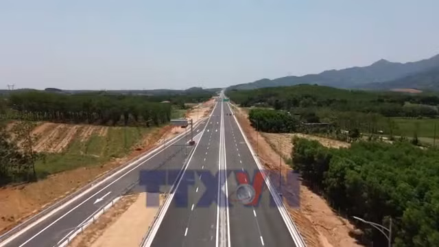 Vượt bão lũ, nhiều dự án cao tốc về đích dịp 19/12