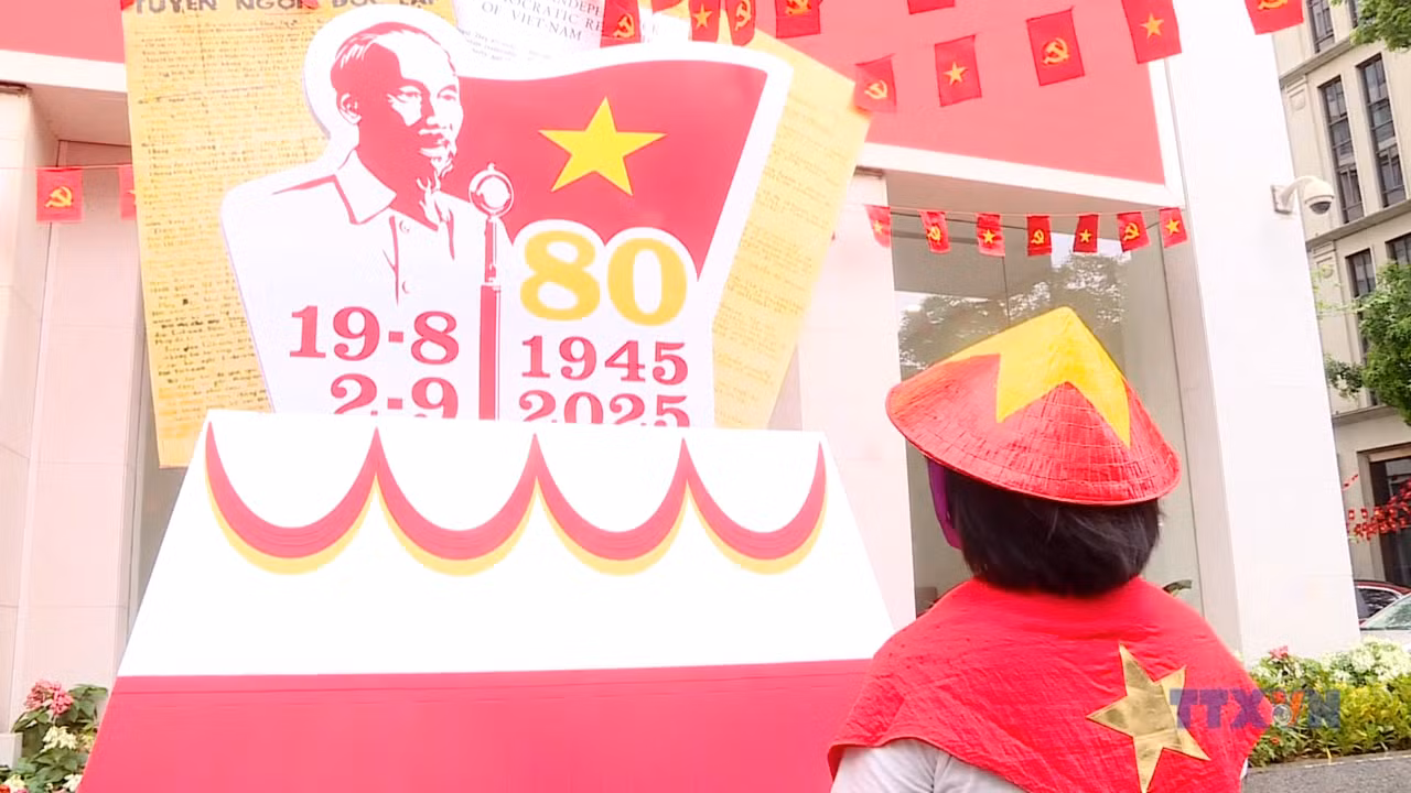 Cuộc gặp gỡ giữa mùa thu Hà Nội