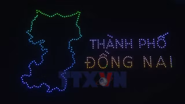 Video: 400 drone rực sáng chào mừng thành phố Đồng Nai