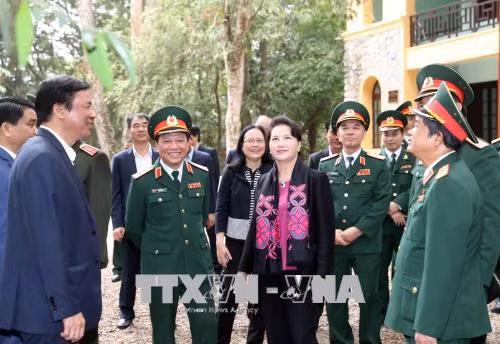 Chủ tịch Quốc hội dâng hương tưởng niệm Chủ tịch Hồ Chí Minh tại Khu K9 ảnh 2