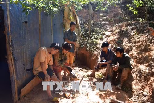 Táo tợn đào 'địa đạo' trong nhà để khai thác vàng lậu ảnh 2