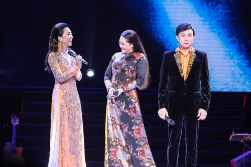 MC Nguyễn Cao Kỳ Duyên học lái mô-tô phân khối lớn ở tuổi U50 ảnh 4