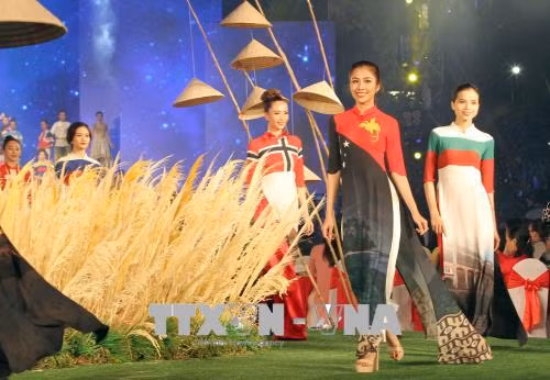 Khai mạc Lễ hội Áo dài TP. Hồ Chí Minh lần thứ V năm 2018 ảnh 1