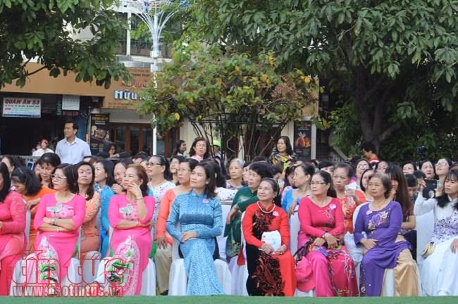 3.000 người tham gia đồng diễn với áo dài trên phố đi bộ Nguyễn Huệ ảnh 3